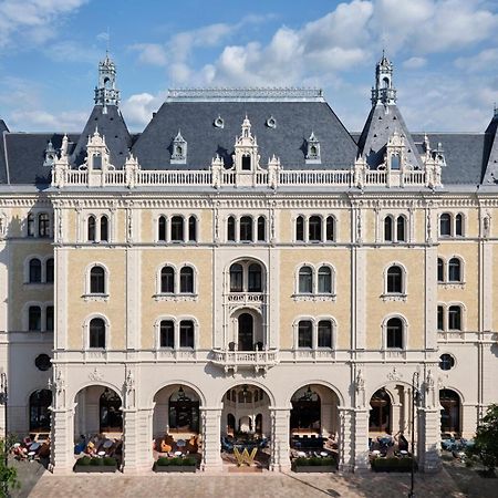 W Budapest Luaran gambar