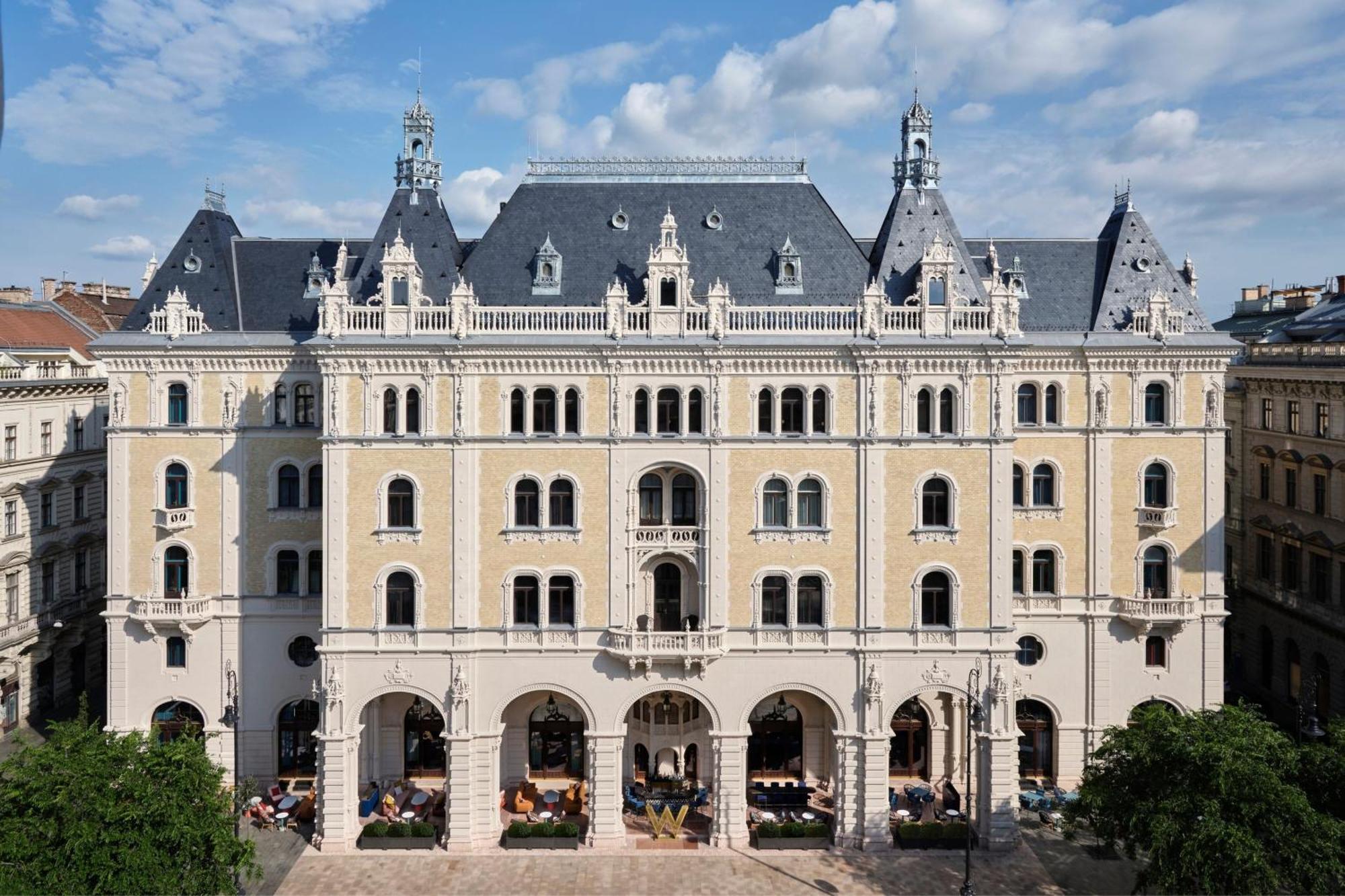 W Budapest Luaran gambar